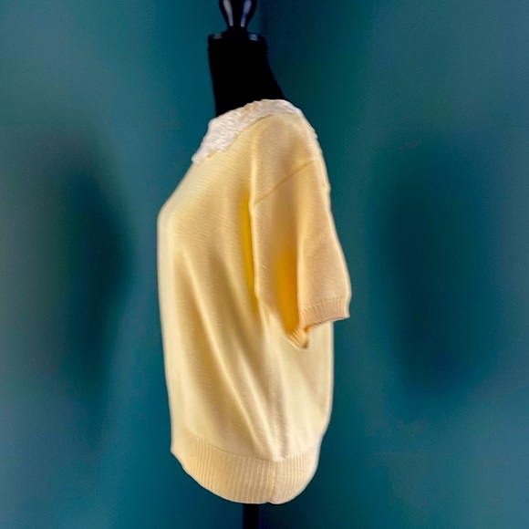 Crystal vintage Yellow Sweater with Lace Detail - Picture 5 of 6